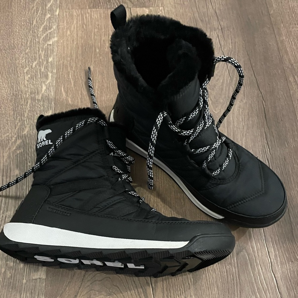 SOREL Whitney II Short Lace Boots Size 9